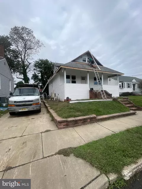 37 S Oak Ave, Mount Ephraim, NJ 08059
