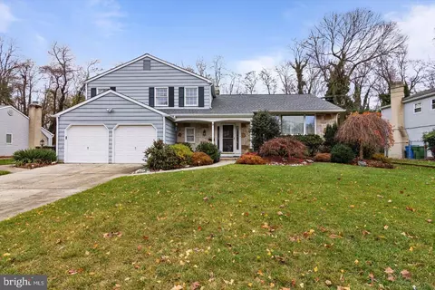 9 Silvertop Ln, Cherry Hill, NJ 08002