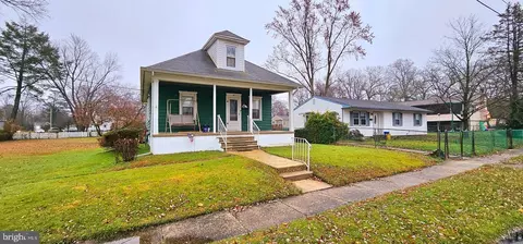27 Elm Ave, Clementon, NJ 08021