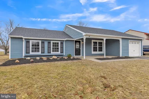 16 Aberdale Ln, Sicklerville, NJ 08081