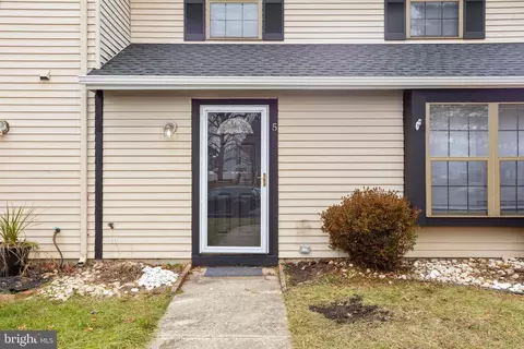 5 Hewitt Ln, Sicklerville, NJ 08081