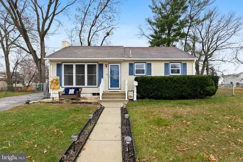 501 Johnson Pl, Magnolia, NJ 08049
