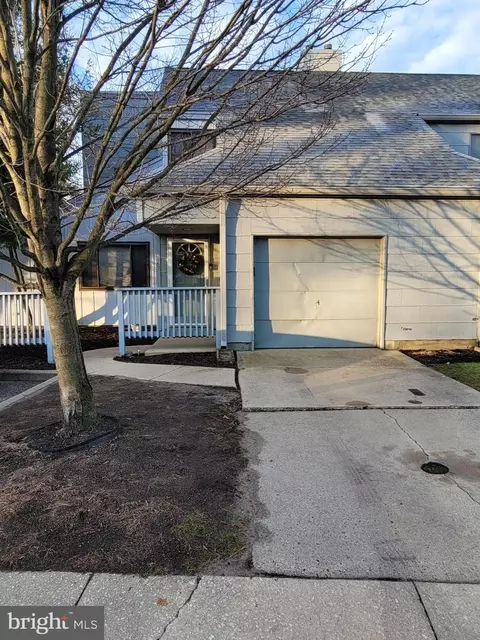48 Dover Dr, Lindenwold, NJ 08021
