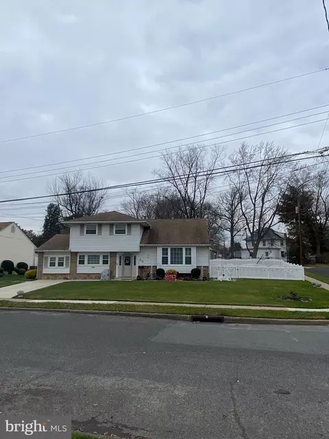 25 Swarthmore Ave, Stratford, NJ 08084
