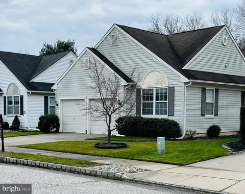 11 Glenview Way E, Gibbsboro, NJ 08026