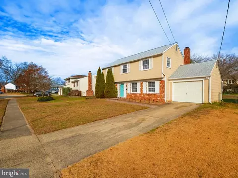 15 Sleepy Hollow Rd, Stratford, NJ 08084