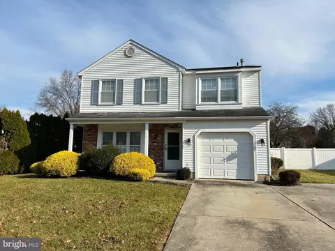 7 Cameron Cir, Clementon, NJ 08021