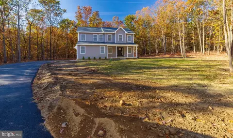 6 Elaine Dr, Sicklerville, NJ 08081