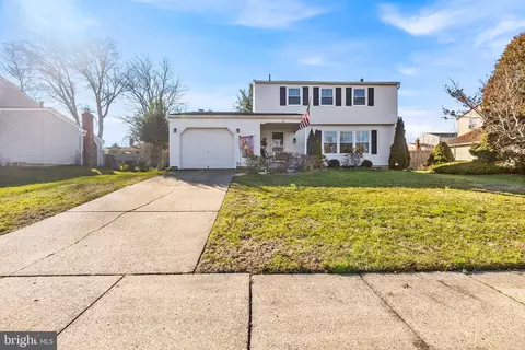 10 Hamilton Dr, Laurel Springs, NJ 08021