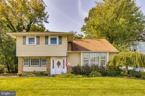 30 Pennsylvania Ave, Stratford, NJ 08084