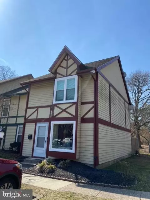 18 Coventry Ct, Clementon, NJ 08021