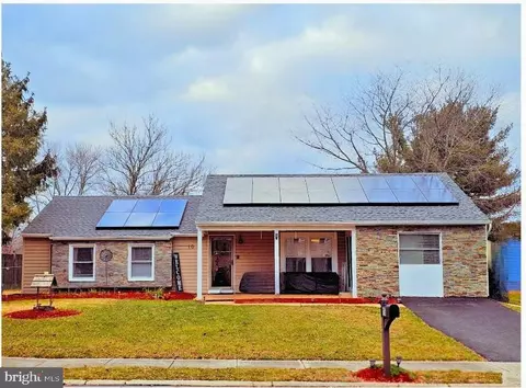 10 Aberdale Ln, Sicklerville, NJ 08081
