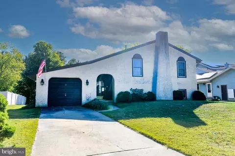 5 Primrose Ln, Blackwood, NJ 08012