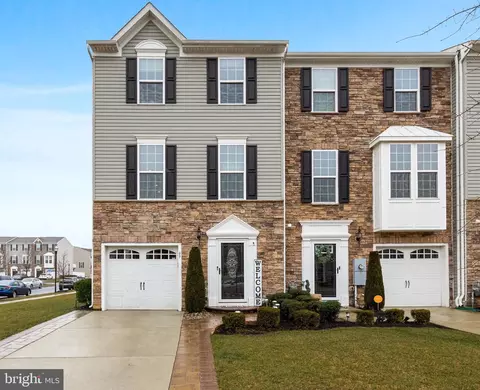69 Village Green Ln, Sicklerville, NJ 08081