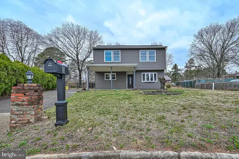 5 Diana Dr, Sicklerville, NJ 08081