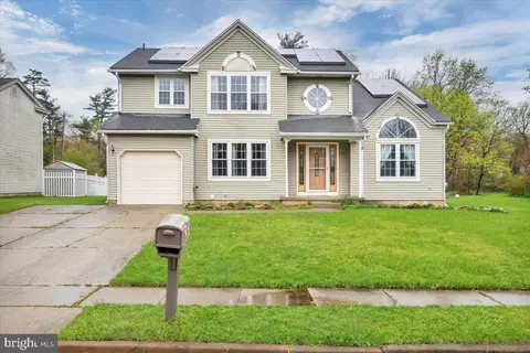 21 Honeysuckle Dr, Sicklerville, NJ 08081