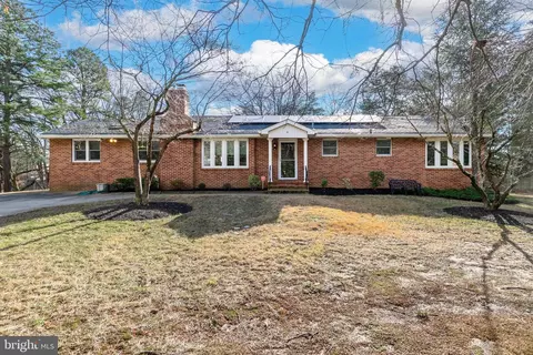 4 Southgate Dr, Voorhees, NJ 08043