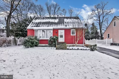 7 Hoffman Ave, Cherry Hill, NJ 08003
