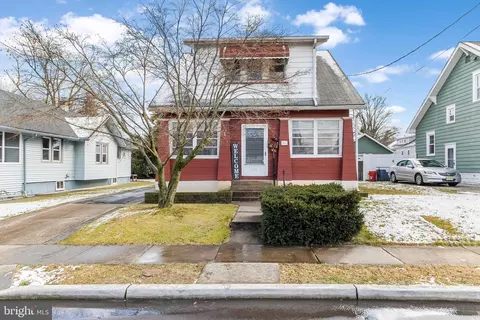 46 E Greenwood Ave, Oaklyn, NJ 08107