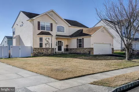 28 Concord Blvd, Sicklerville, NJ 08081