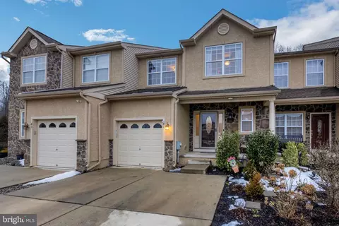 41 Glacier Dr, Berlin, NJ 08009