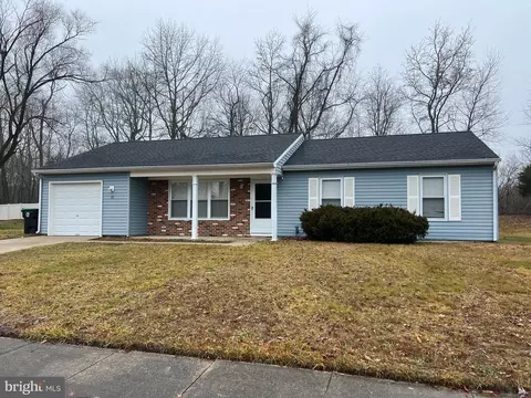 15 Arborwood Ln, Sicklerville, NJ 08081