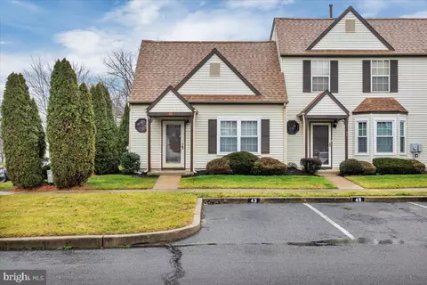 43 Knoll Dr, Blackwood, NJ 08012