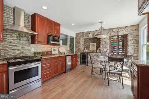 9 Blue Grass Rd, Clementon, NJ 08021