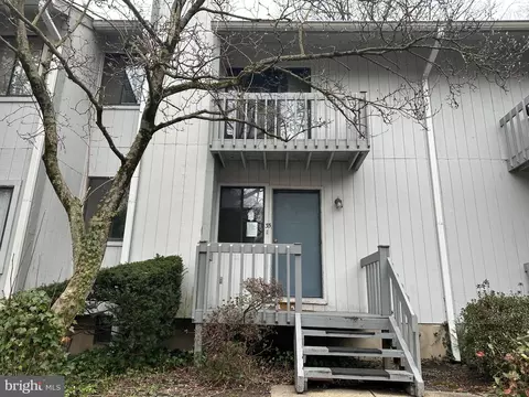 35 Harwood Ln #DD, Clementon, NJ 08021