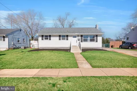 207 E Monroe Ave, Magnolia, NJ 08049