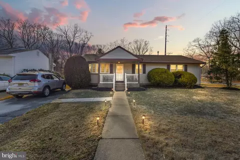 1 Marcia Ct, Sicklerville, NJ 08081
