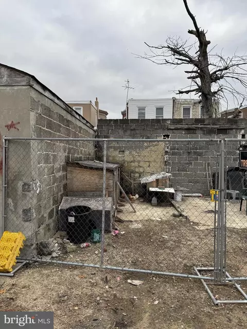 3 Henrietta Ter, Camden, NJ 08105