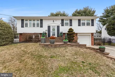 524 Mackin Dr, Cherry Hill, NJ 08002