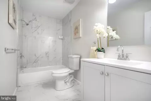 Bath - 703 Elm Ave, Lindenwold, NJ 08021 photo 1 of 3