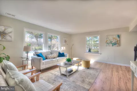 Living - 703 Elm Ave, Lindenwold, NJ 08021 photo 3 of 3
