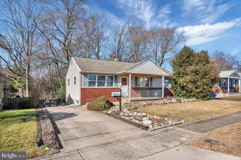 214 Otter Branch Dr, Magnolia, NJ 08049