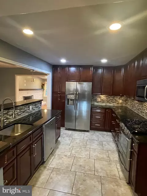 511 Hastings Rd, Cherry Hill, NJ 08034