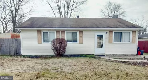 61 Girard Ave, Sicklerville, NJ 08081