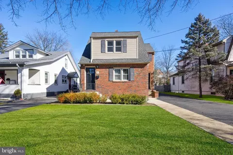 27 8th Ave, Haddon Heights, NJ 08035
