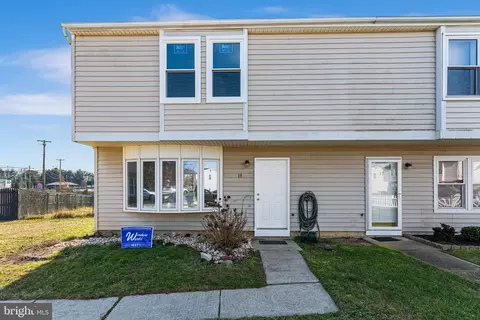 19 Farmhouse Ct, Sicklerville, NJ 08081