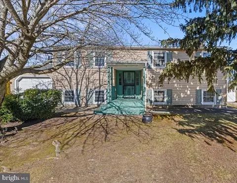 14 Spring Hill Dr, Clementon, NJ 08021