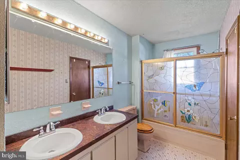 Bath - 14 Spring Hill Dr, Clementon, NJ 08021 photo 1 of 2