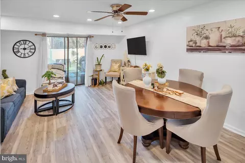 96 La Cascata, Clementon, NJ 08021
