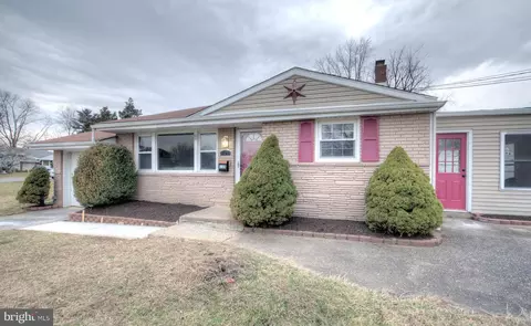 133 Sunnyside Ln, Bellmawr, NJ 08031