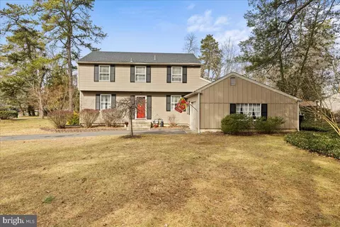 2 Delwood Ln, Berlin, NJ 08009