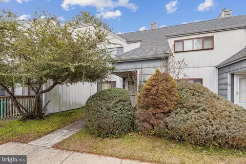 12 Dover Dr, Lindenwold, NJ 08021