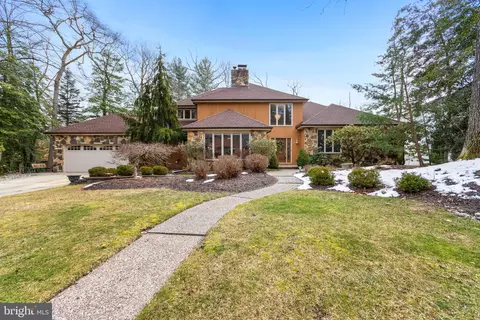2 Hidden Acres Dr, Voorhees, NJ 08043