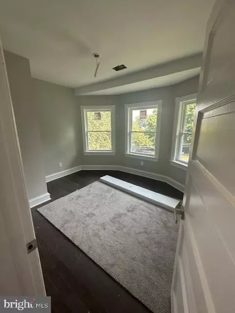 Entry Way - 401 Laurel Rd Laurel, Laurel Springs, NJ 08021 photo 2 of 11