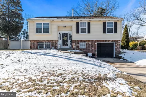 13 Pine Glen Dr, Sicklerville, NJ 08081