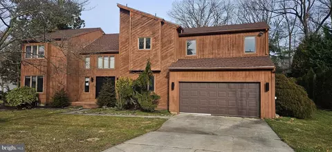 5 Golf View Dr, Voorhees, NJ 08043